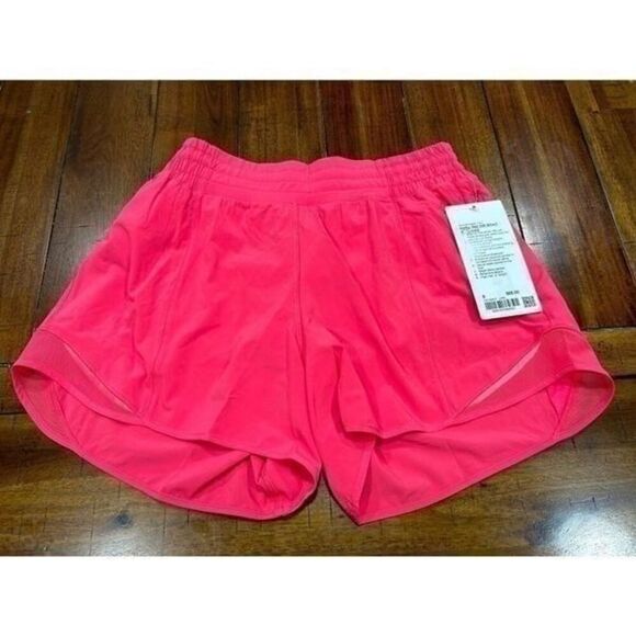 Lululemon Hotty Hot Shorts LIPGLOSS sz8 - Picture 3 of 5